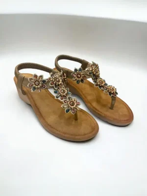 Pansy Embroidery Wedges Beige