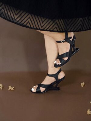 UrbanToes Ziva Sculpted Heel Sand Black