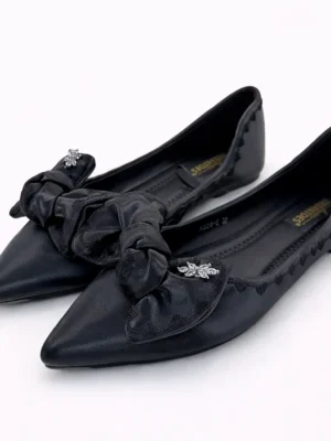 women flats black